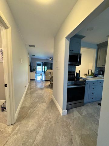 163 Lake Susan Lane, West Palm Beach, FL 33411