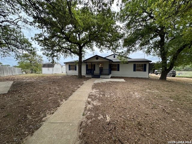 412 Lake, La Vernia, TX 78121