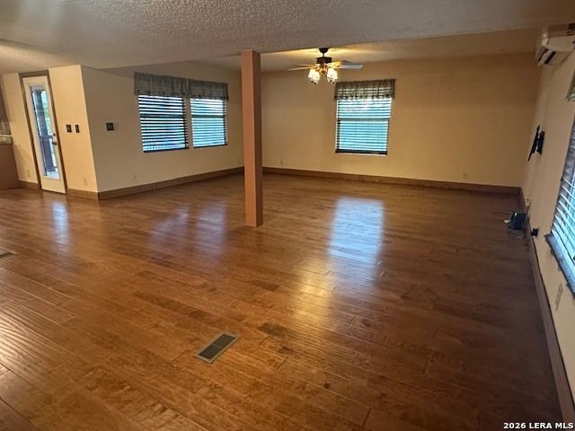 412 Lake, La Vernia, TX 78121