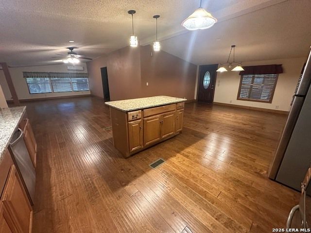 412 Lake, La Vernia, TX 78121