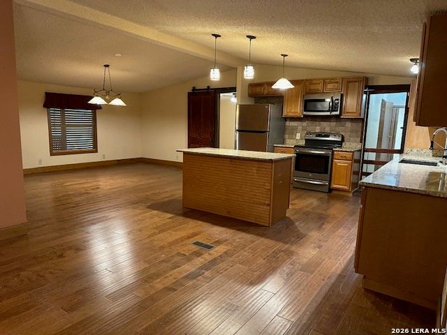 412 Lake, La Vernia, TX 78121