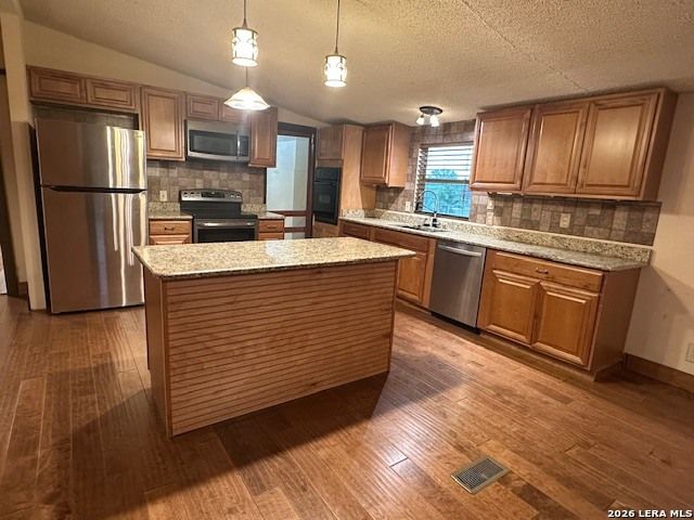 412 Lake, La Vernia, TX 78121