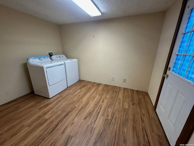 412 Lake, La Vernia, TX 78121