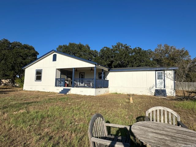 412 Lake, La Vernia, TX 78121