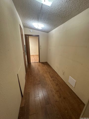 412 Lake, La Vernia, TX 78121