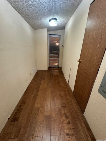 412 Lake, La Vernia, TX 78121