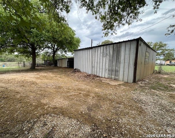 412 Lake, La Vernia, TX 78121