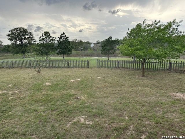 412 Lake, La Vernia, TX 78121