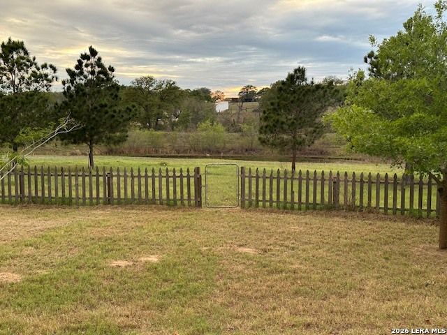412 Lake, La Vernia, TX 78121