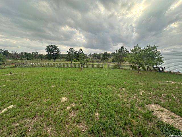 412 Lake, La Vernia, TX 78121