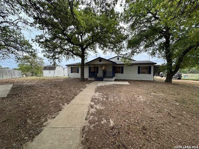412 Lake, La Vernia, TX 78121
