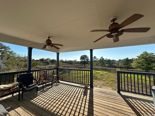 412 Lake, La Vernia, TX 78121