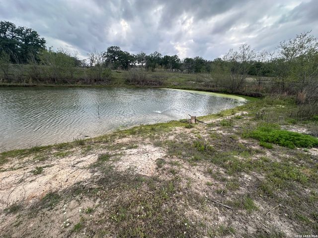 412 Lake, La Vernia, TX 78121