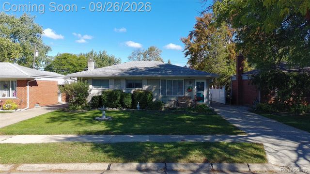 8485 Helen, Center Line, MI 48015