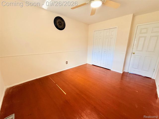8485 Helen, Center Line, MI 48015