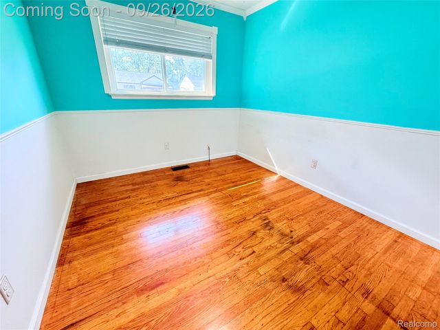 8485 Helen, Center Line, MI 48015