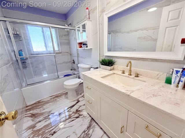 8485 Helen, Center Line, MI 48015