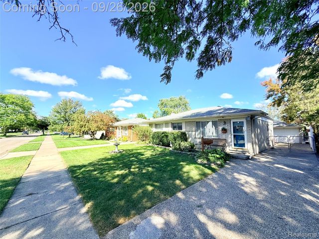 8485 Helen, Center Line, MI 48015