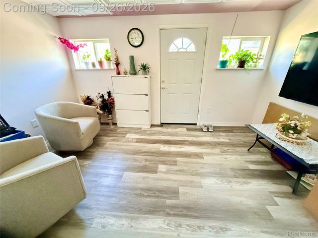 8485 Helen, Center Line, MI 48015