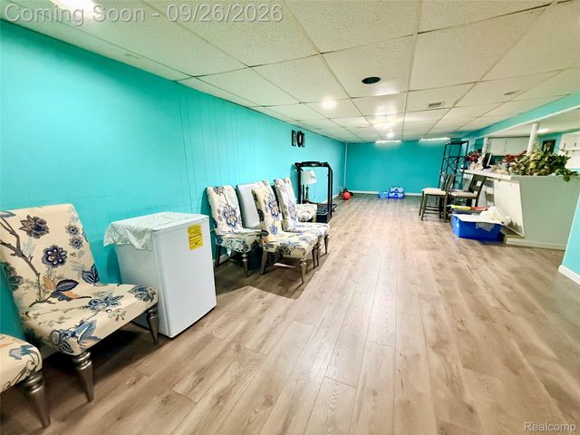 8485 Helen, Center Line, MI 48015