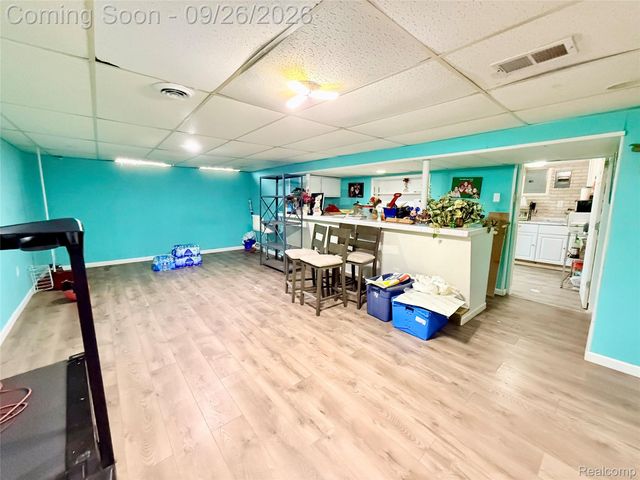 8485 Helen, Center Line, MI 48015