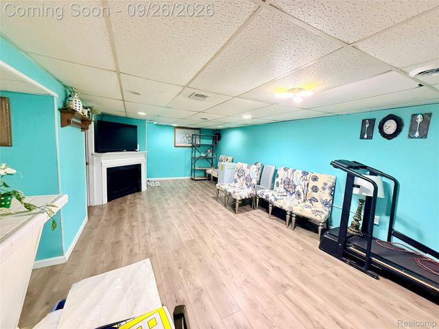 8485 Helen, Center Line, MI 48015