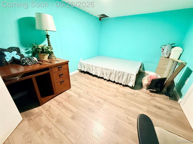 8485 Helen, Center Line, MI 48015