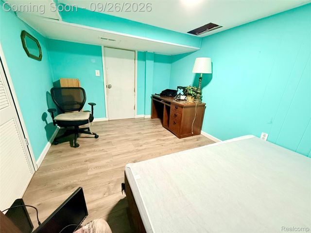 8485 Helen, Center Line, MI 48015