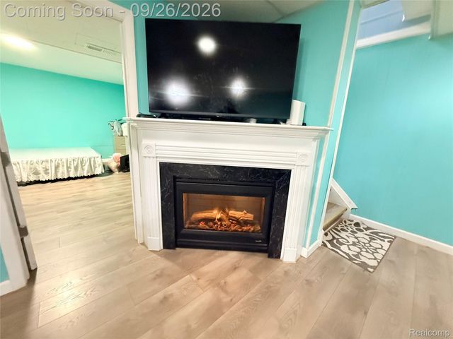 8485 Helen, Center Line, MI 48015