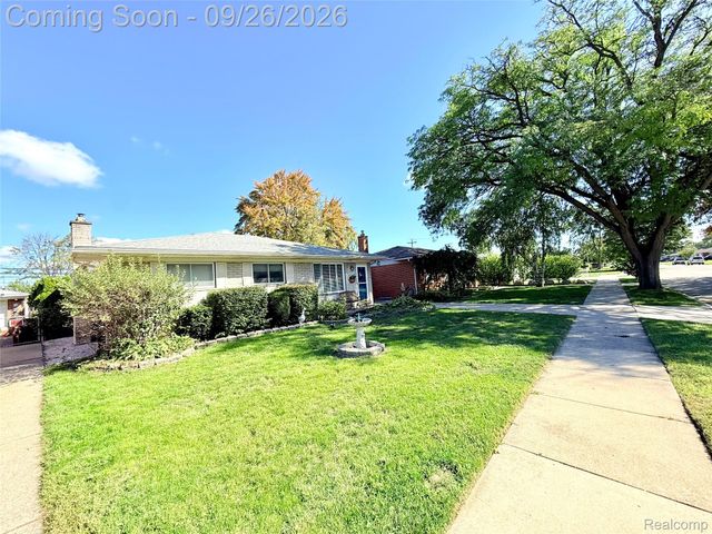 8485 Helen, Center Line, MI 48015