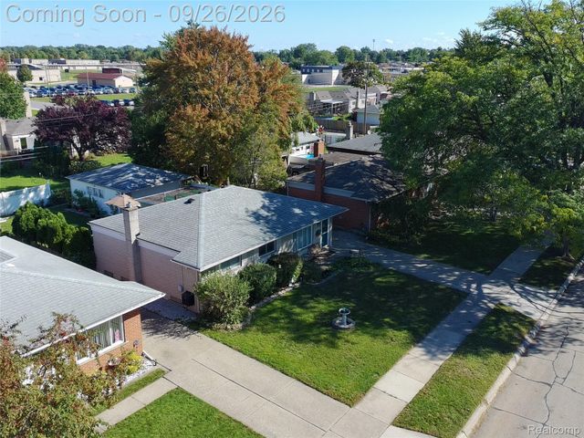 8485 Helen, Center Line, MI 48015