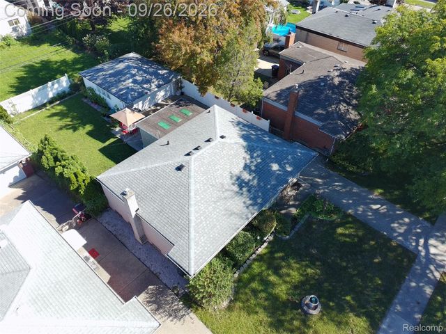 8485 Helen, Center Line, MI 48015