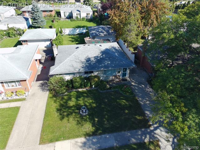 8485 Helen, Center Line, MI 48015