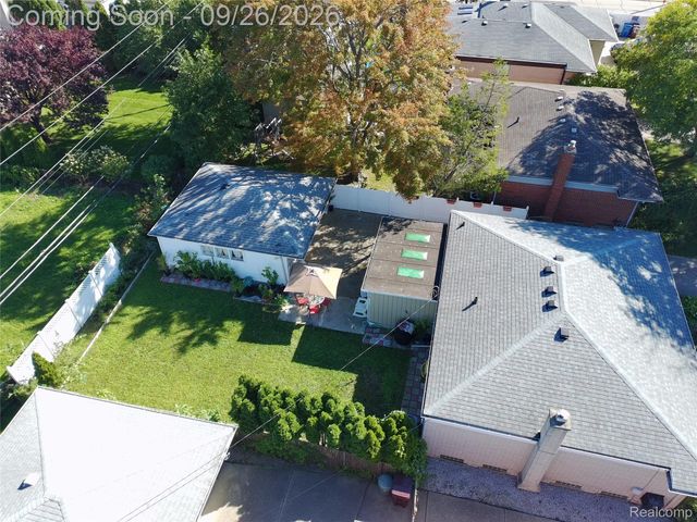 8485 Helen, Center Line, MI 48015