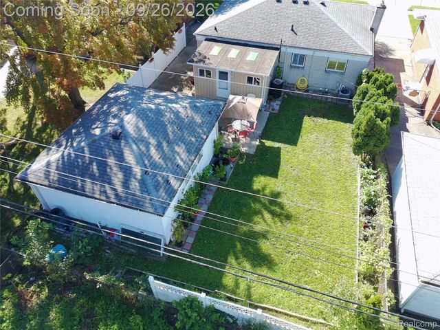 8485 Helen, Center Line, MI 48015