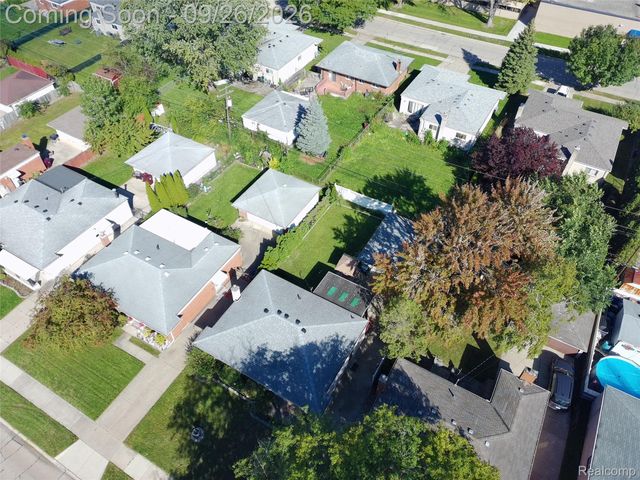 8485 Helen, Center Line, MI 48015
