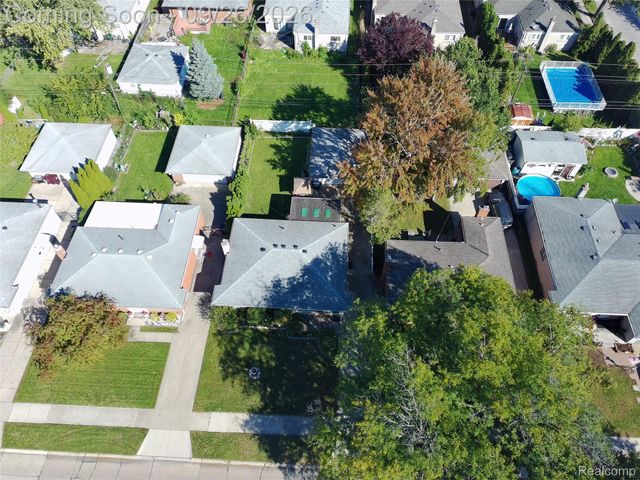 8485 Helen, Center Line, MI 48015