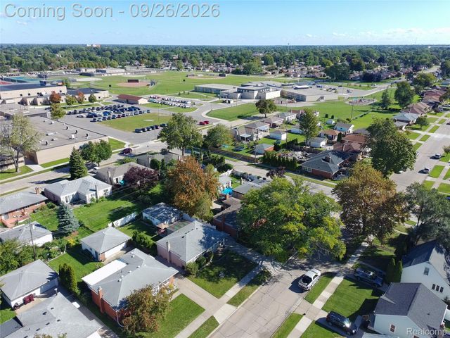 8485 Helen, Center Line, MI 48015
