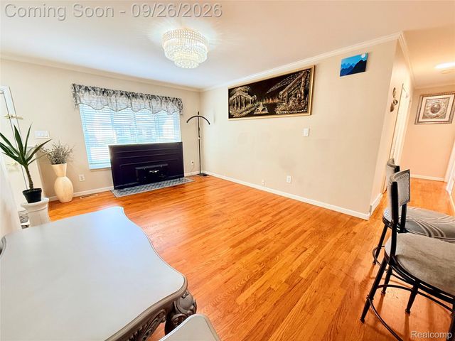 8485 Helen, Center Line, MI 48015