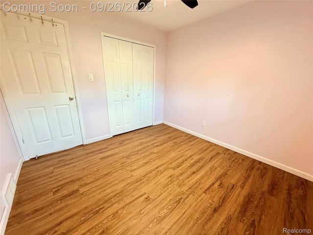 8485 Helen, Center Line, MI 48015