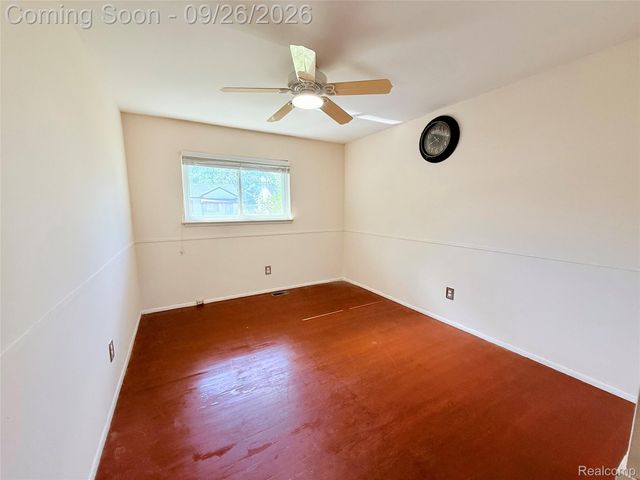 8485 Helen, Center Line, MI 48015