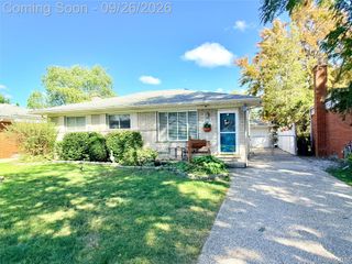 8485 Helen, Center Line, MI 48015