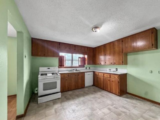 415 N Main Highway, Noble, OK 73068