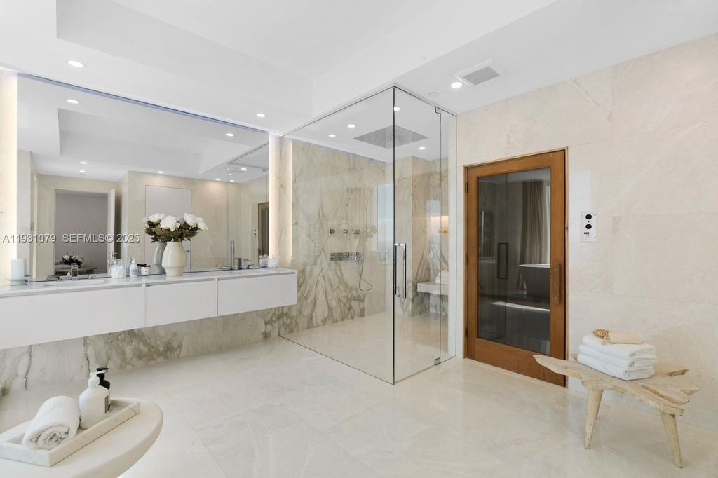 Image 10 of property listing at 17875 Collins Ave PH5002, Sunny Isles Beach, FL 33160