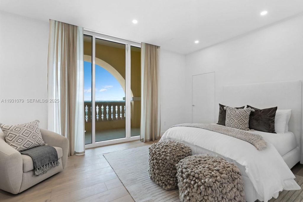 Image 12 of property listing at 17875 Collins Ave PH5002, Sunny Isles Beach, FL 33160