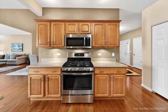 710 Juniper Lane, Lake In The Hills, IL 60156