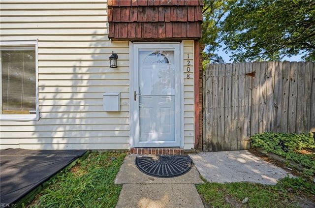 1208 Green Cedar LN, Virginia Beach, VA 23453