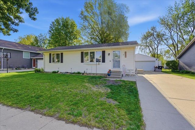 5320 Marius Drive, Cedar Falls, IA 50613