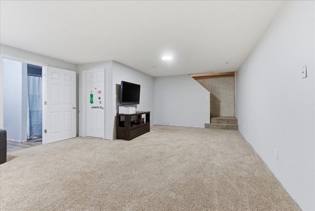5320 Marius Drive, Cedar Falls, IA 50613