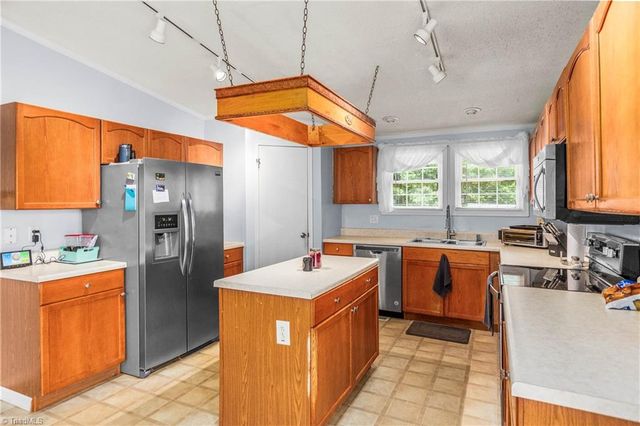 3868 Running Cedar Lane, Hamptonville, NC 27020